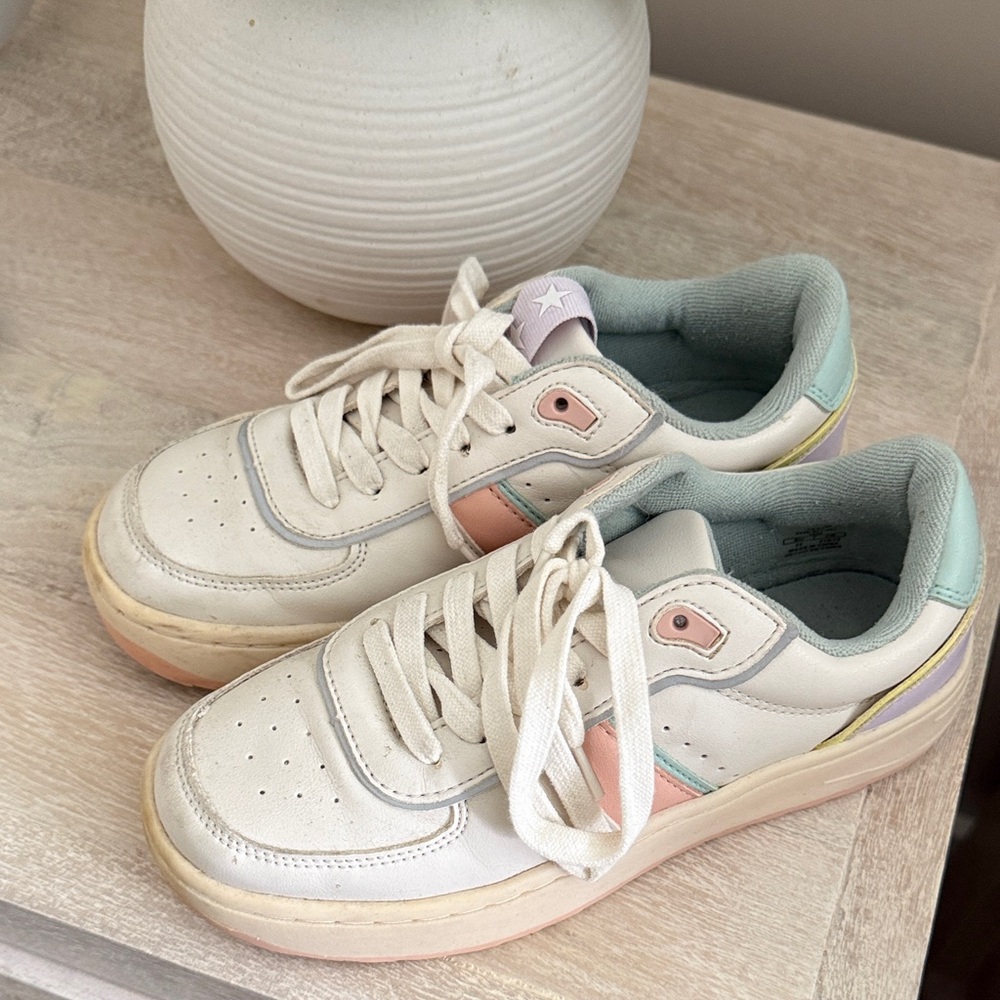 ZARA kids White Pastel Accent Sneakers 34 or US 2.5-3 kids